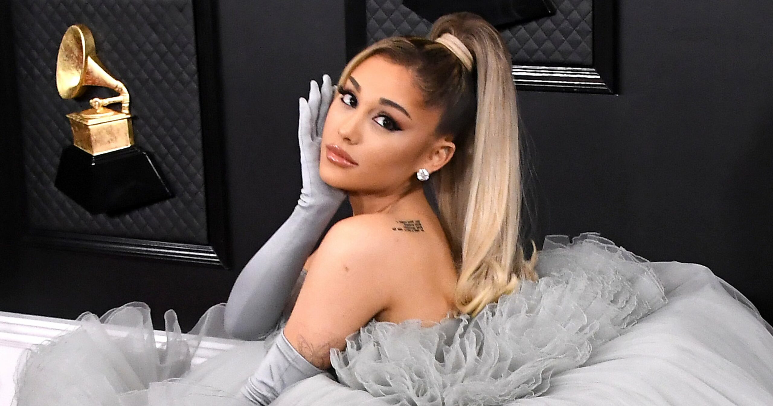 ariana-grande-has-an-impressive-collection-of-50+-tiny-tattoos