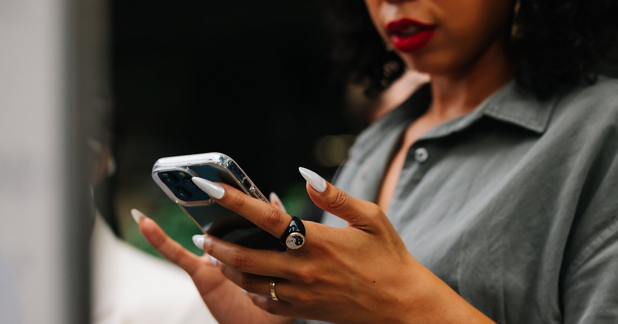 gray-nail-polish-is-trending,-and-it’s-about-to-be-your-go-to-neutral