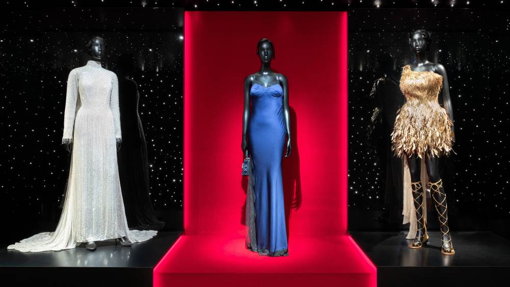 dior-showcases-celine-dion’s-dress-and-other-olympic-opening-ceremony outfits