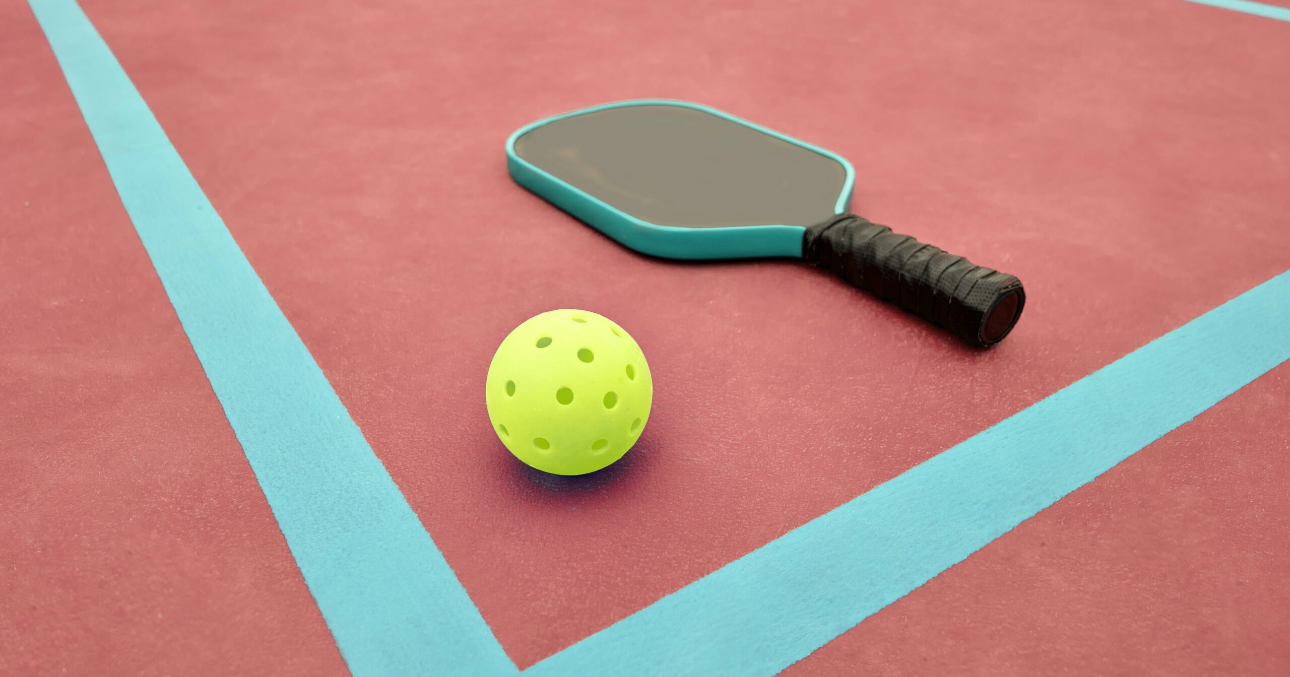 8-best-pickleball-paddles-to-help-you-secure-the-win