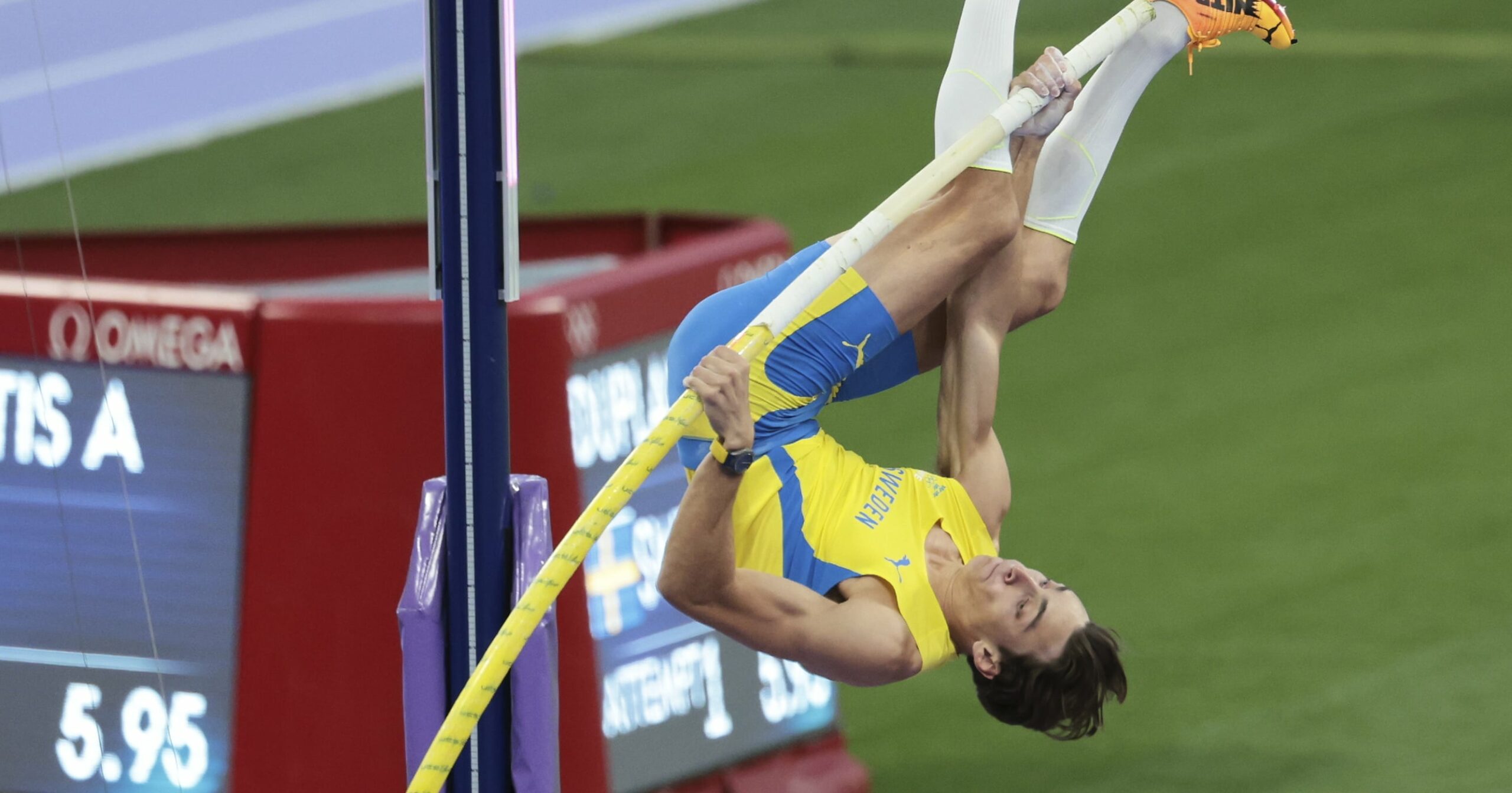 olympic-pole-vaulters-travel-to-the-games-with-their-own-poles-– and-yes,-it-can-be-a-pain