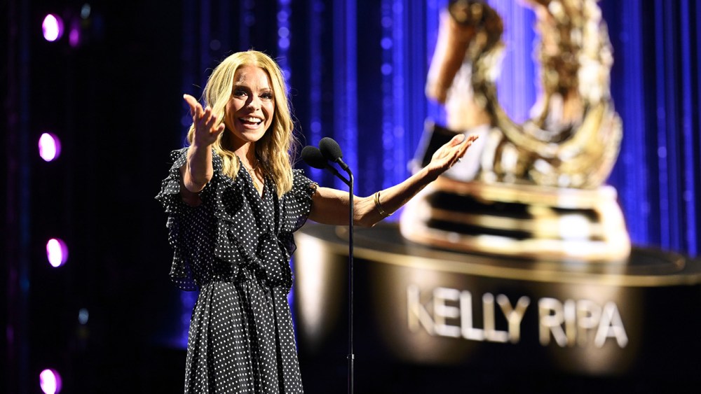 kelly-ripa-marries-playful-ruffles-with-classic-polka-dots-in-michael-kors-dress-for-disney-legends-awards-at-d23-fan event