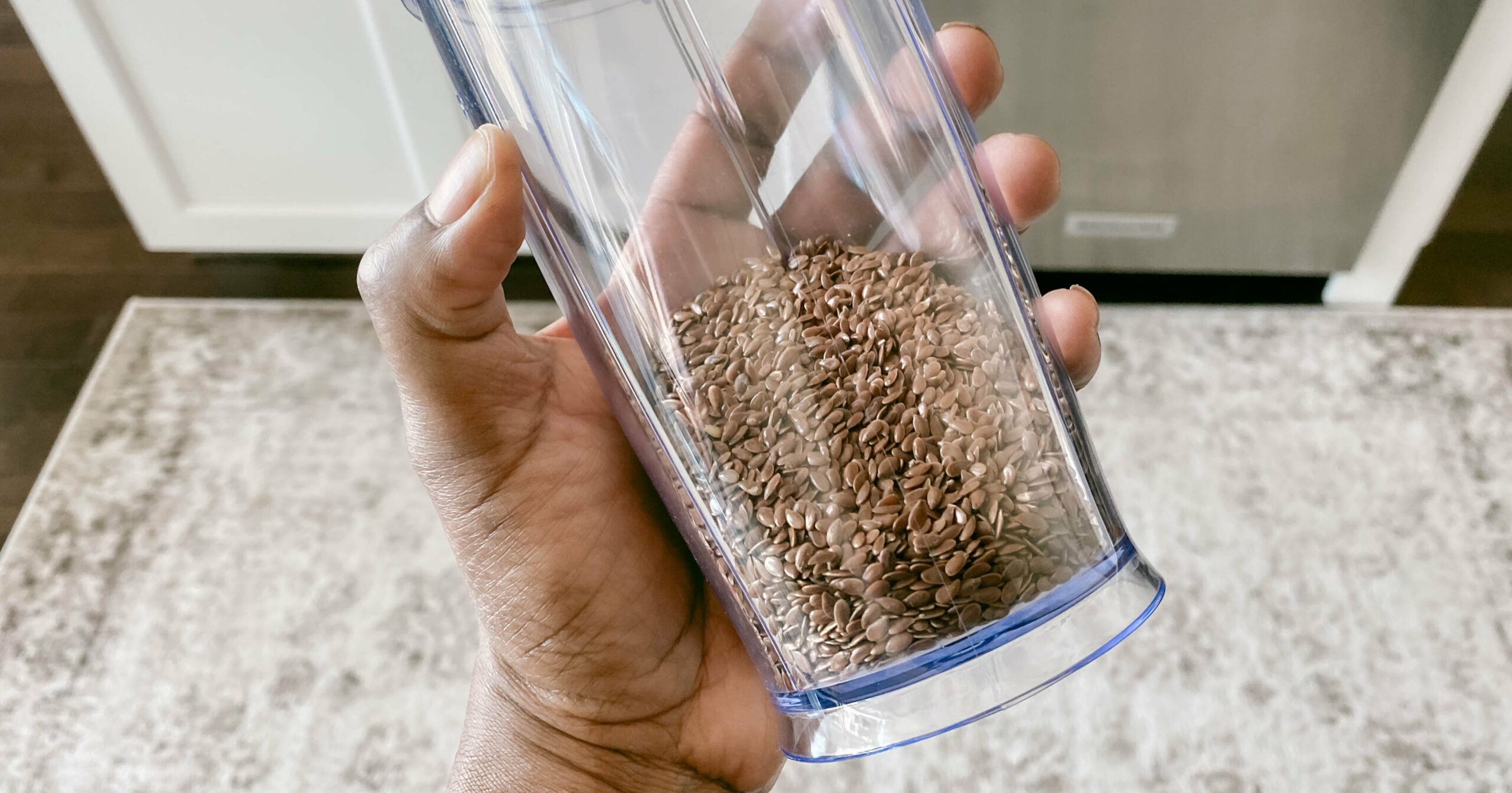 turns-out,-chia-seeds-and-flaxseeds-aren’t-interchangeable-here’s-when-to-use-each.