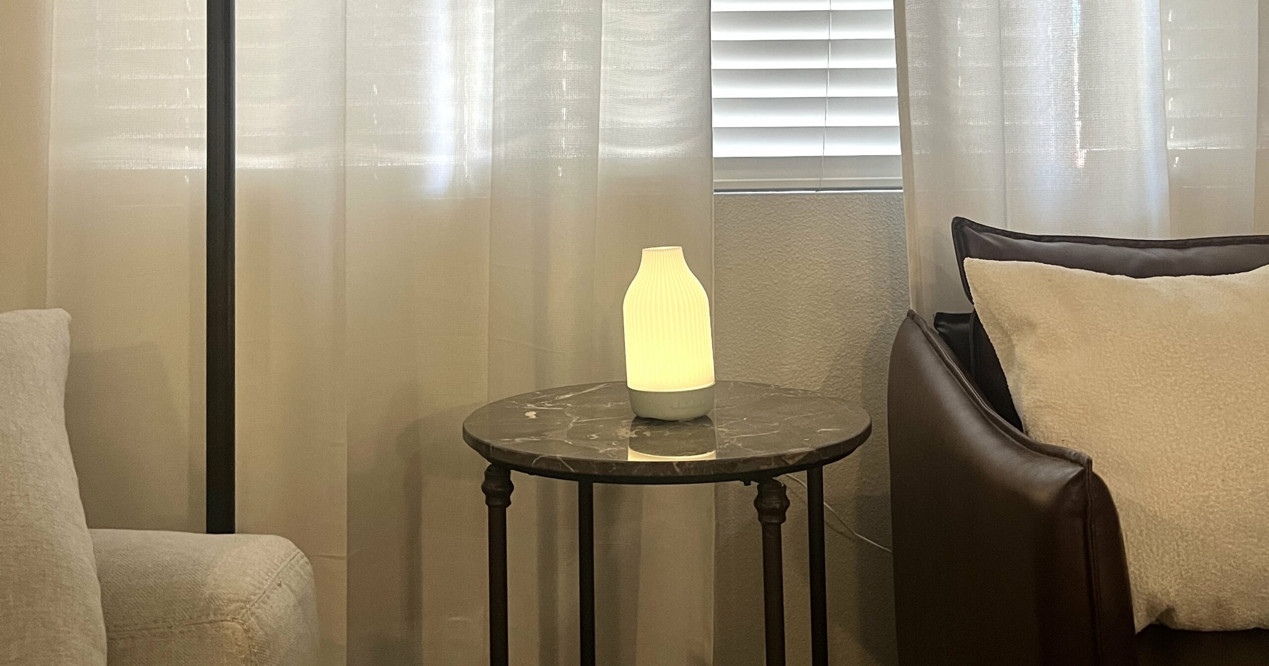 this-device-combines-the-benefits-of-a-night-light,-a-sound-machine,-and-an-oil-diffuser