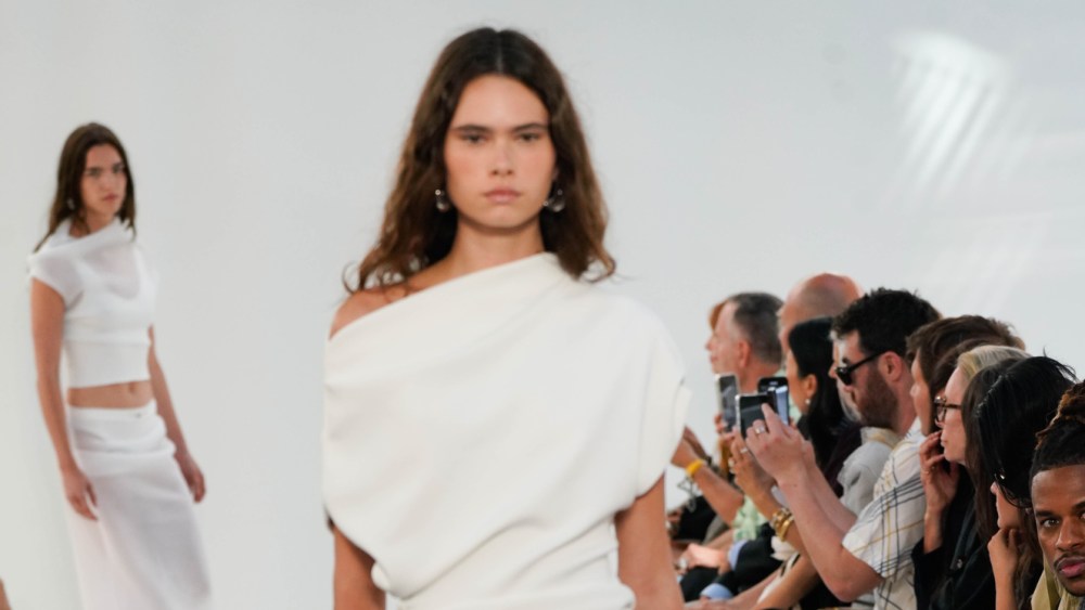 brandon-maxwell-heightens-his-americana-sportswear-with-an-easy-summer vibe