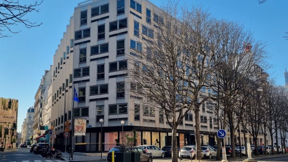 chanel-buys-building-on-avenue-montaigne-in paris