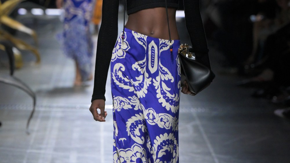 meet-a-bolder,-sexier-and-psychedelic-etro-for-spring 2025