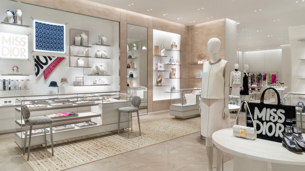 dior-opens-boutique-in-cancun:-a-first look