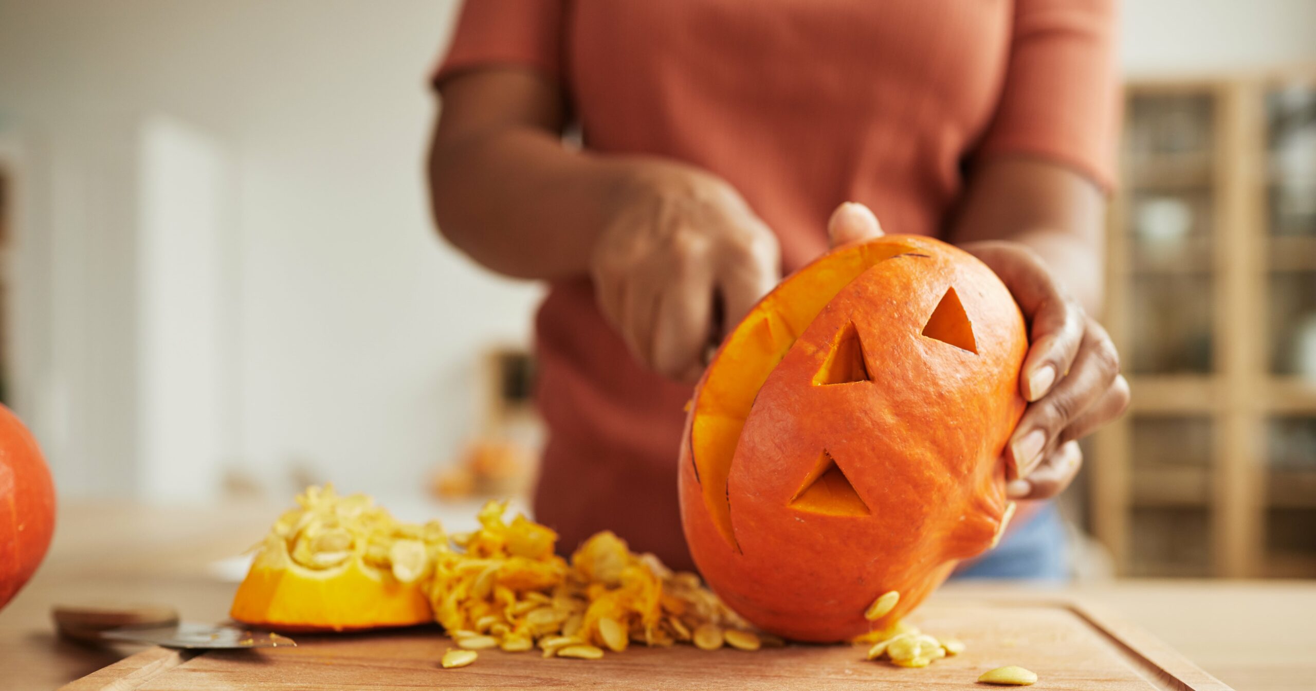 how-to-carve-a-pumpkin-(and-make-it-last-longer!)