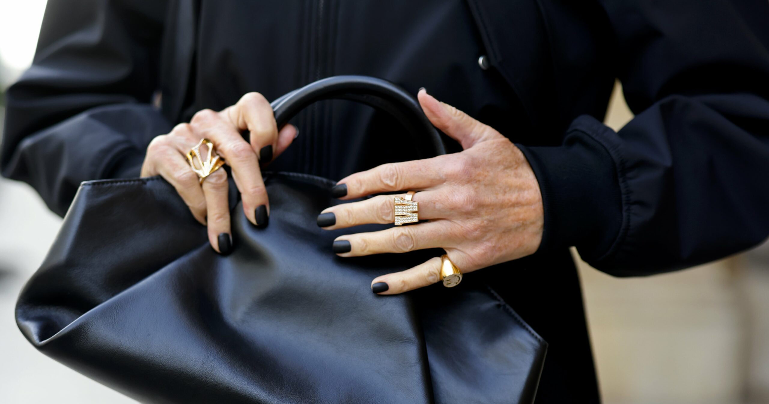 24-black-nail-designs-that’ll-never-go-out-of-style