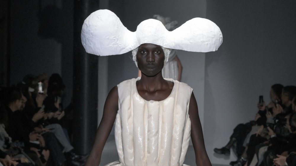 an-air-of-hope-at-comme-des-garcons-for-spring 2025