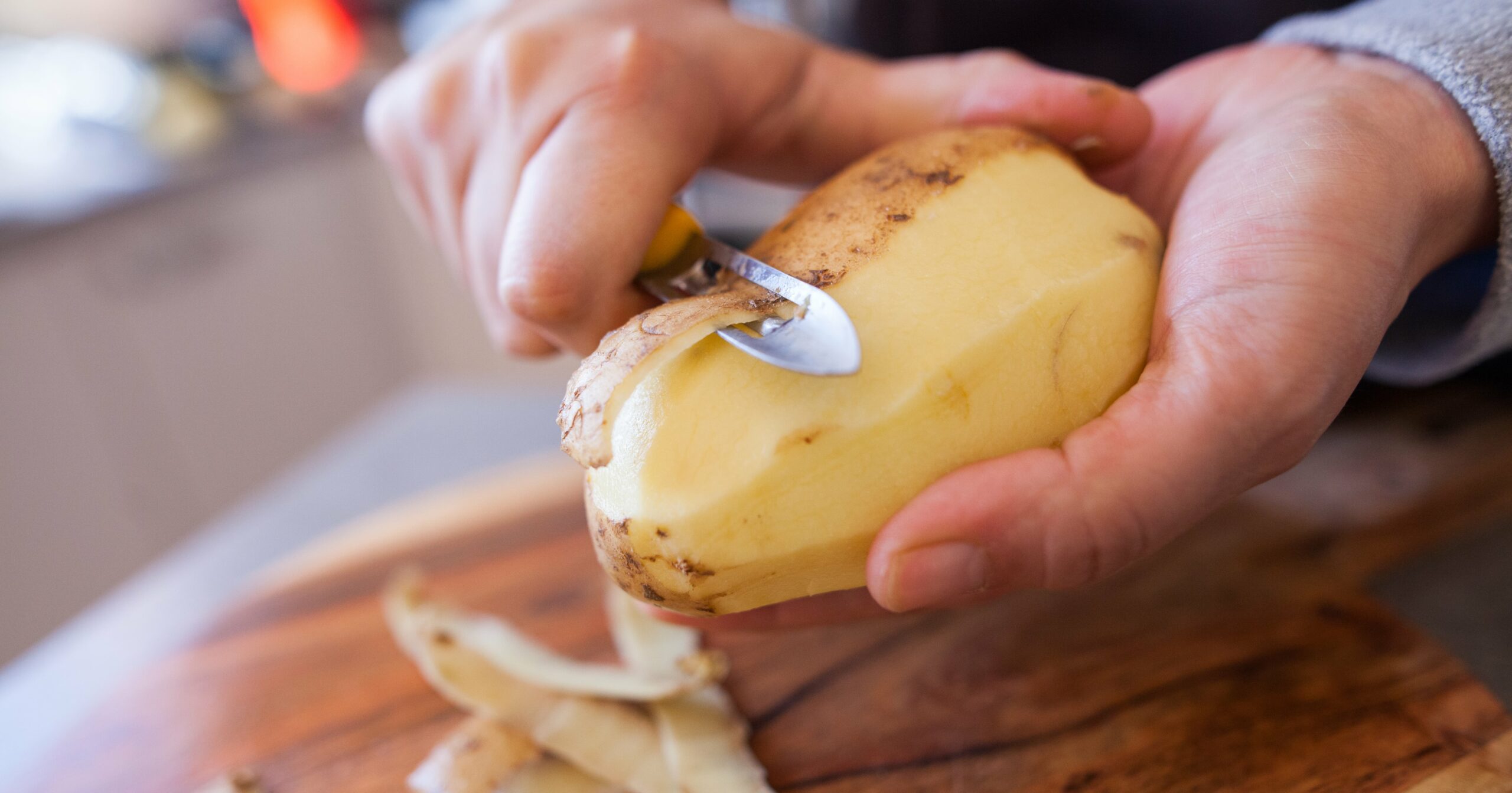 this-easy-potato-peeling-hack-will-save-you-so-much-time-this-thanksgiving