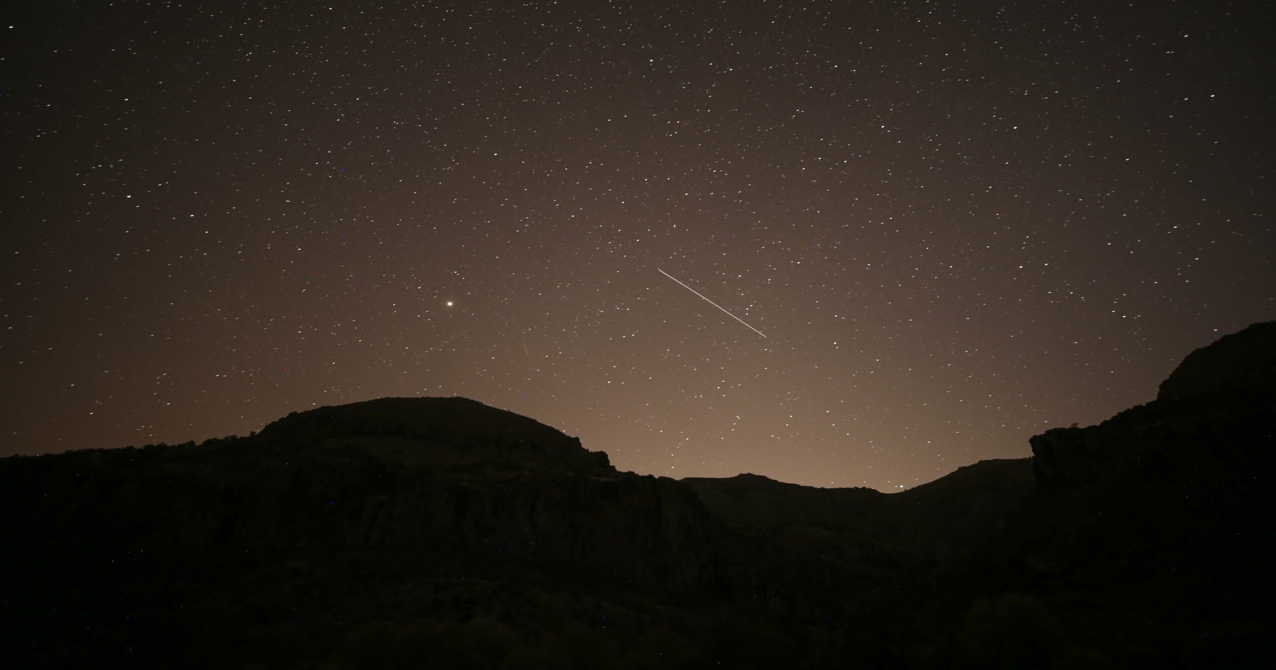 the-leonid-meteor-shower-peaks-next-month-–-how-to-watch-it