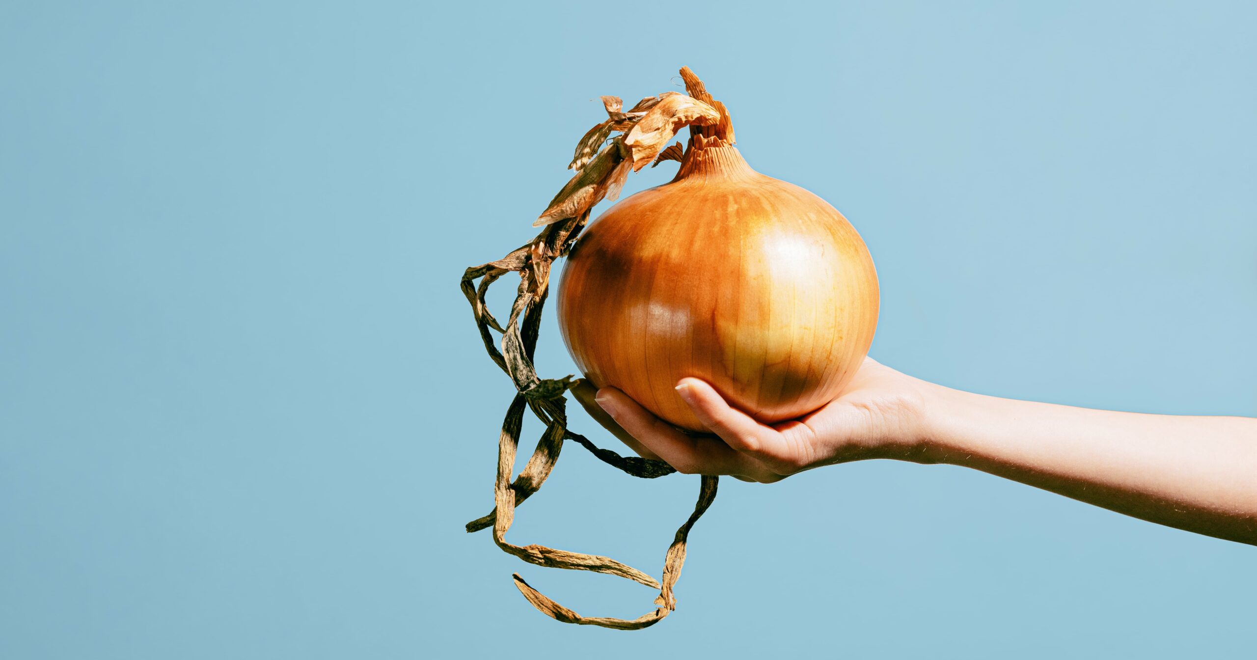 onion-boils-are-all-over-tiktok-–-but-is-it-ok-to-eat-a-whole-onion?