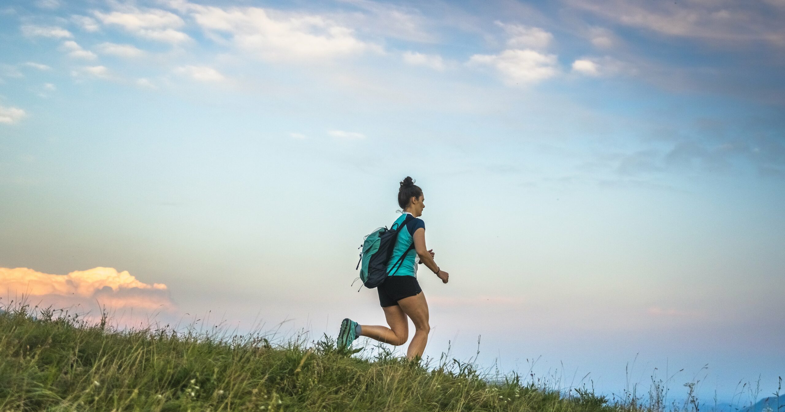 here’s-why-you-should-start-walking-with-a-weighted-vest