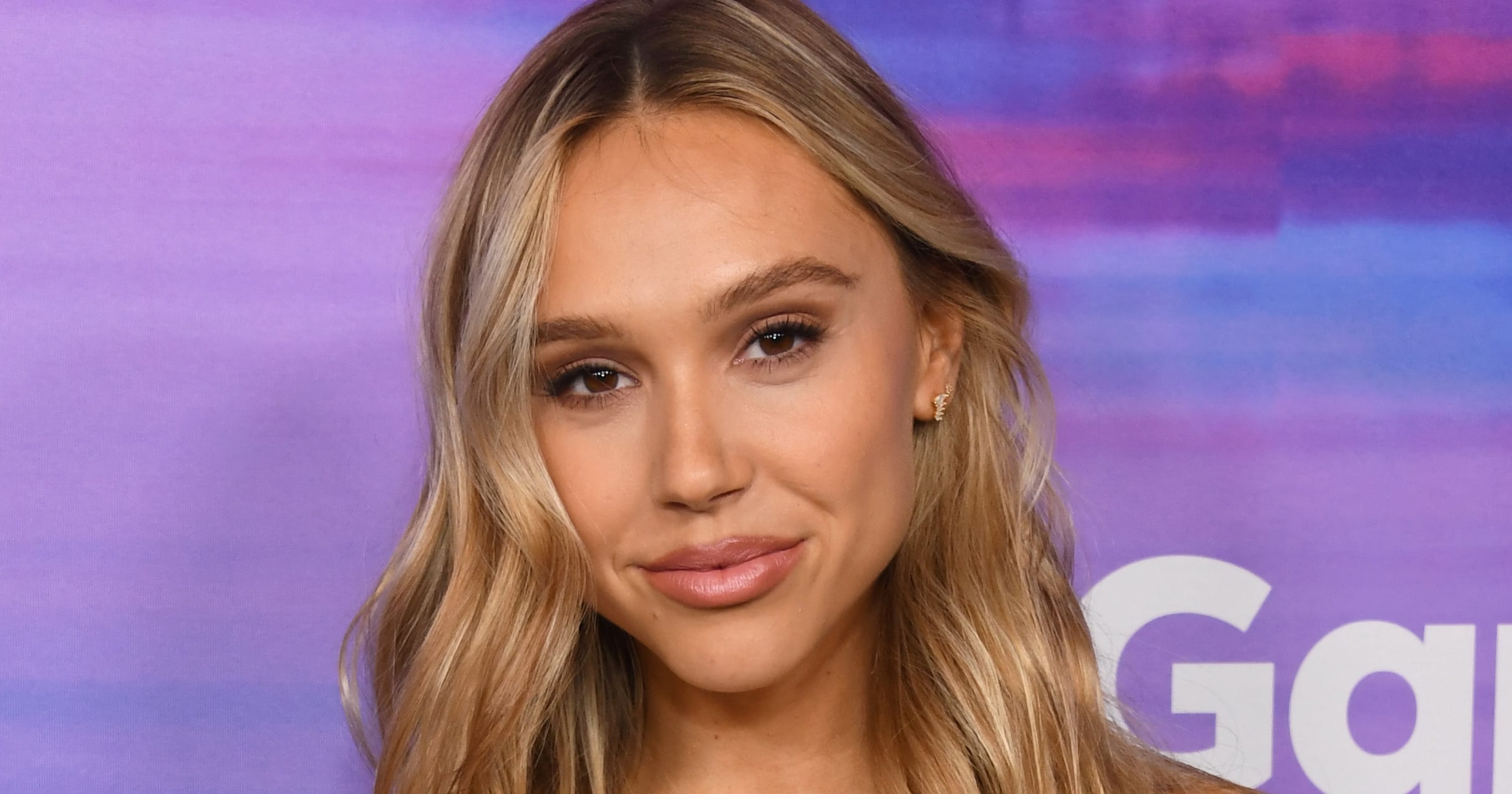 i-tried-the-viral-10-minute-ab-workout-from-alexis-ren