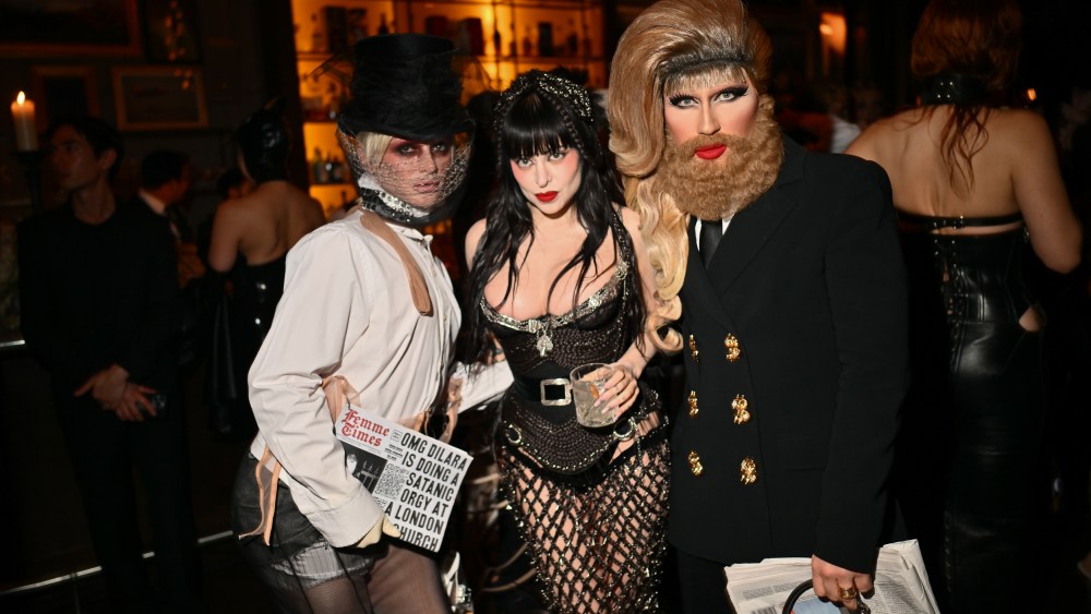 dearly-beloved-guests-gathered-at-dilara-findikoglu’s-funereal-halloween gala