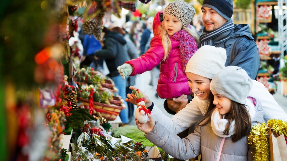 how-retailers-can-better-navigate-pricing-pressures-this-holiday season