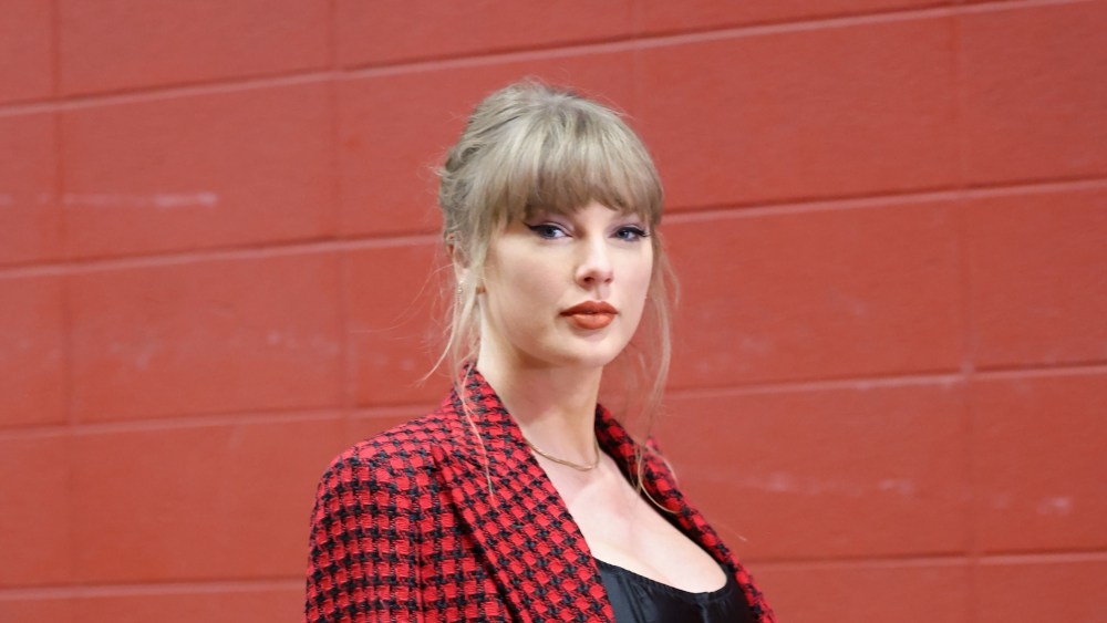 taylor-swift-suits-up-in-a-red-versace-set-to-show-her-support-at-kansas-city-chiefs game