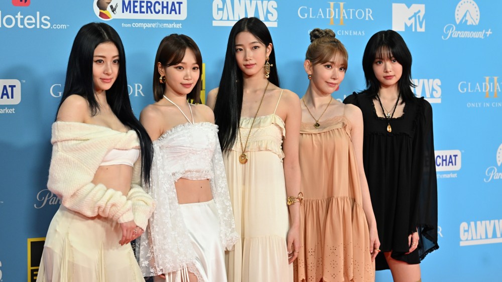 k-pop-group-le-sserafim-coordinate-in-boho-inspired-looks-for-the-2024-mtv emas