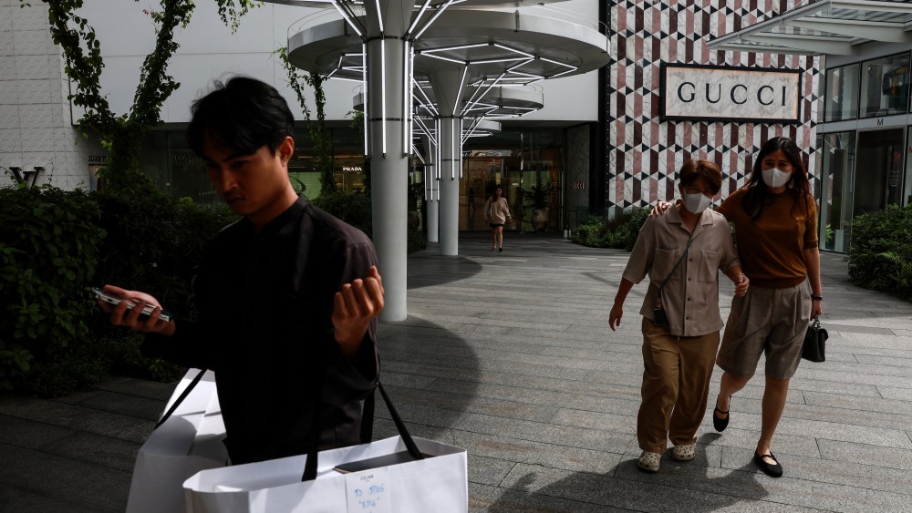 oliver-wyman:-chinese-tourists-to-curb-luxury-spending-in 2025