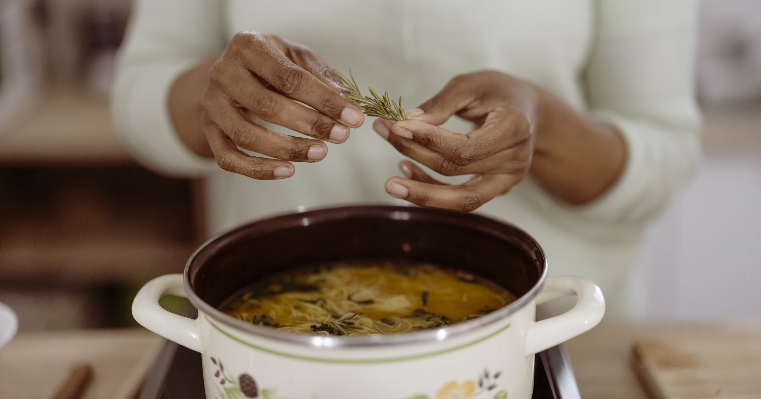 the-foolproof-formula-for-making-soup-with-whatever’s-in-your-fridge