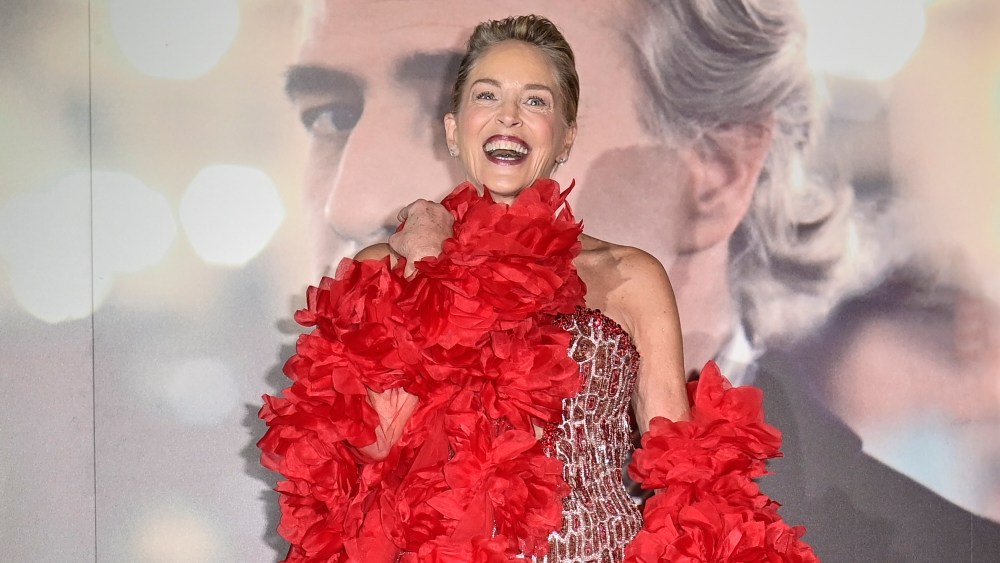 sharon-stone-blooms-on-the-red-carpet-in-a-cape-consisting-of-3,000-silk roses