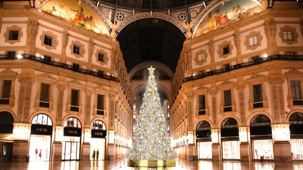 beauty-brands-light-up-milan-for-holiday season