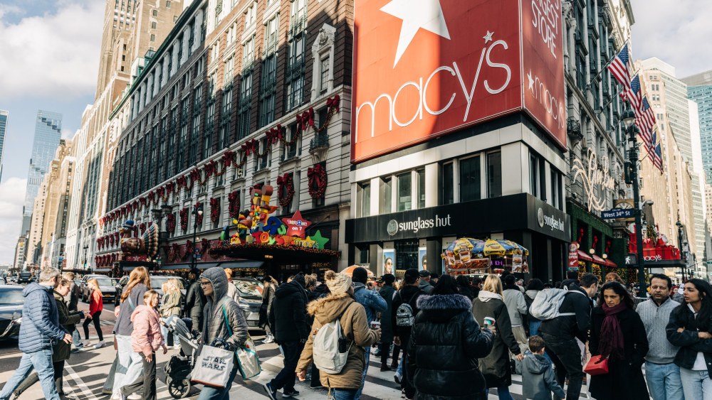 activists-push-macy’s-to-cut-capex-and-consider-selling bloomingdales