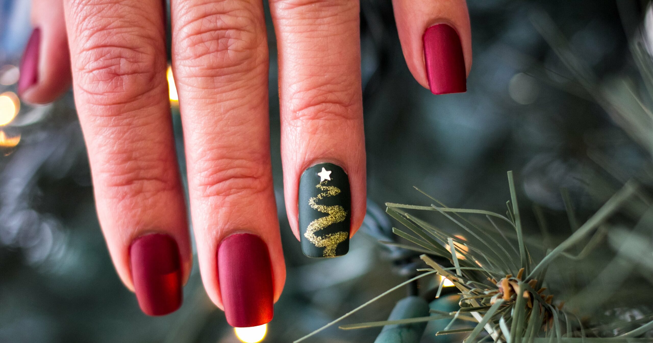 31-christmas-tree-nails-to-get-you-in-the-holiday-spirit