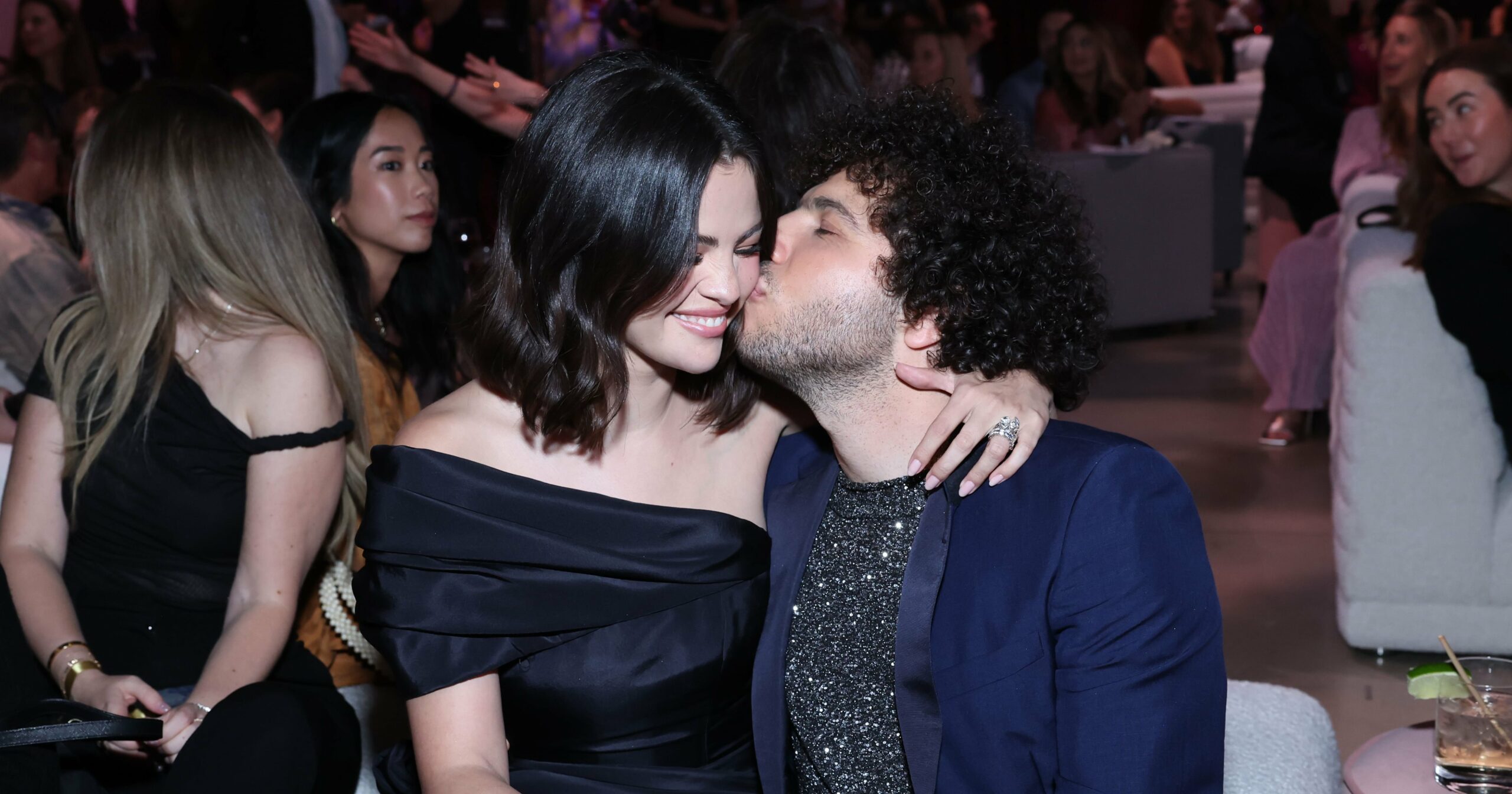 we’re-swooning-over-selena-gomez’s-engagement-nails-(and-that-ring)