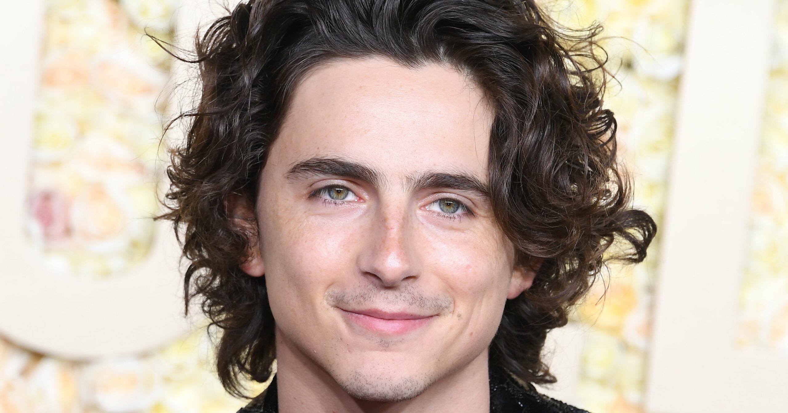 there’s-a-hidden-meaning-behind-timothee-chalamet’s-(controversial)-blond-hair