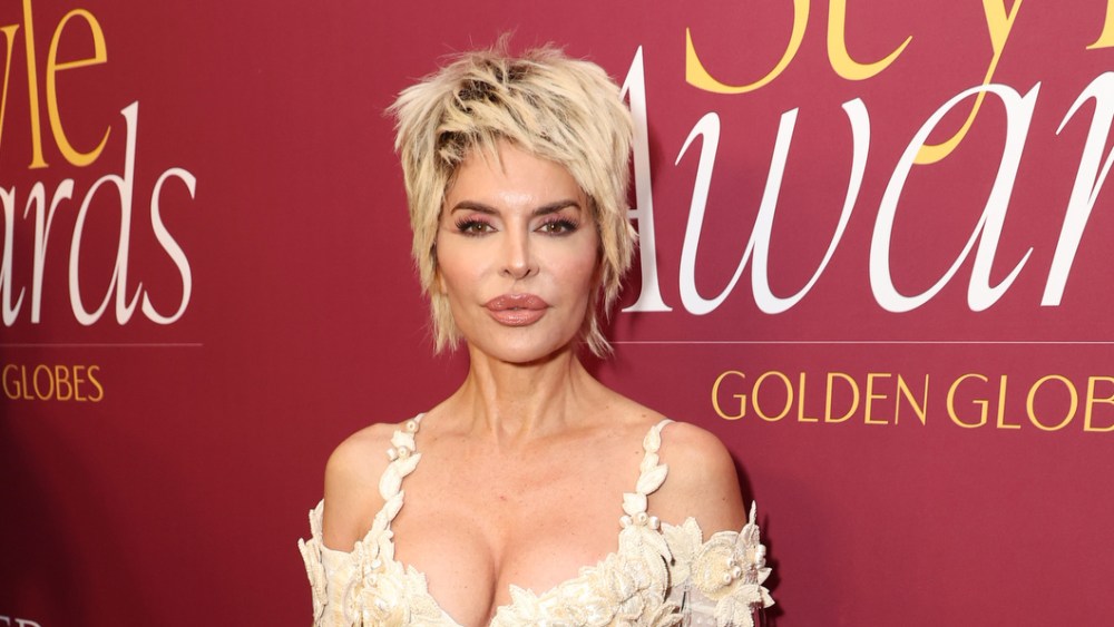 lisa-rinna-lights-up-the-red-carpet-as-a-walking-‘chandelier’-in-wiederhoeft-at-the-wwd-style-awards 2025