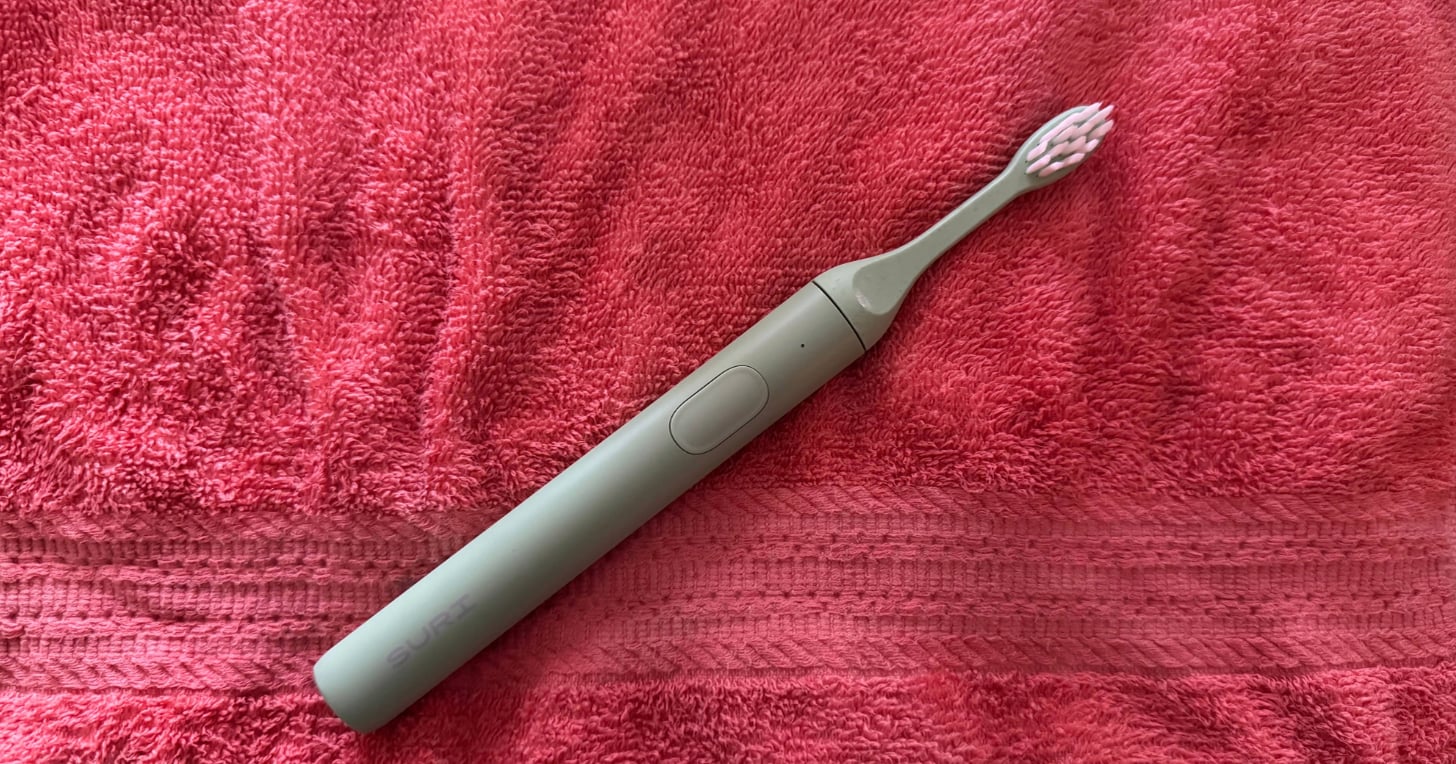 i’ve-tried-5-different-electric-toothbrushes-and-nothing-beats-this-gentle-design