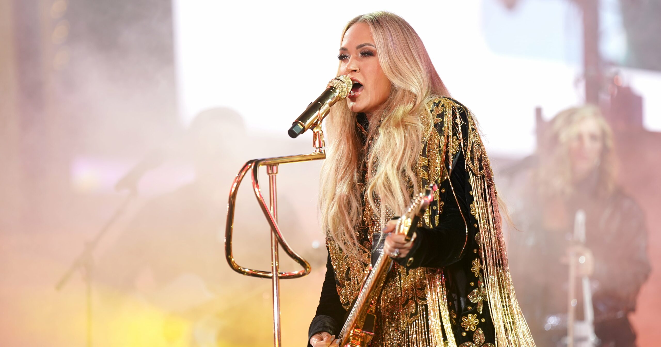 carrie-underwood’s-“before-he-cheats”-isn’t-the-feminist-anthem-we-thought