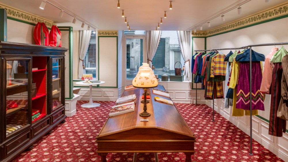 exclusive:-la-veste-opens-first-store-in paris