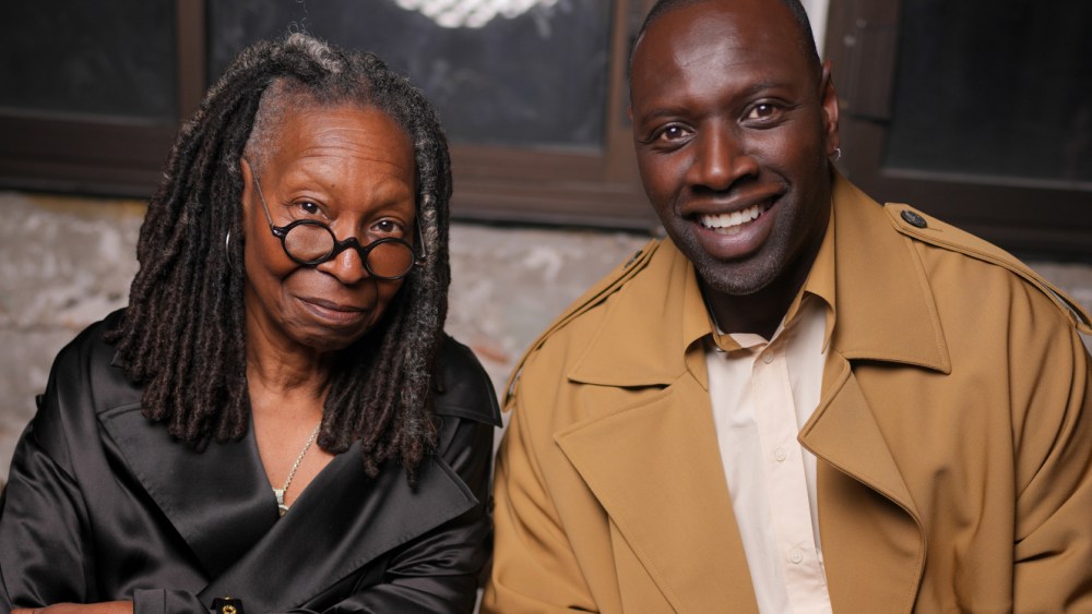 omar-sy-and-whoopi-goldberg-make-fast-friends-at-ami paris