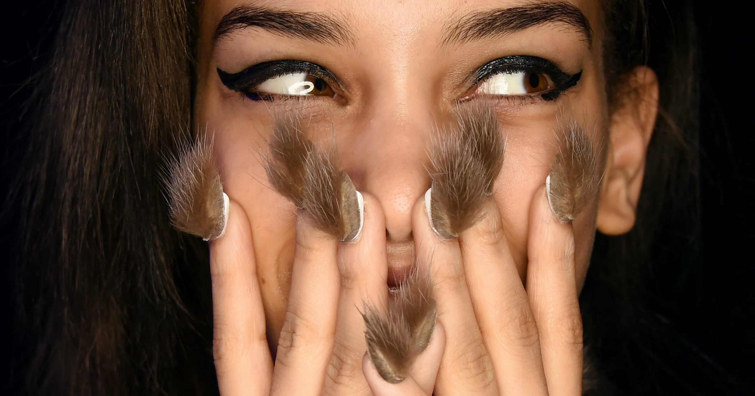 “fluffy-nails”-are-the-controversial-new-trend-sweeping-tiktok