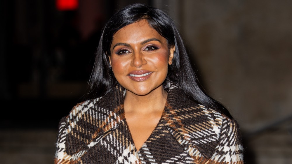 mindy-kaling-gives-the-plaid-skirt-suit-a-modern-makeover-at-patou’s-paris-fashion-week show