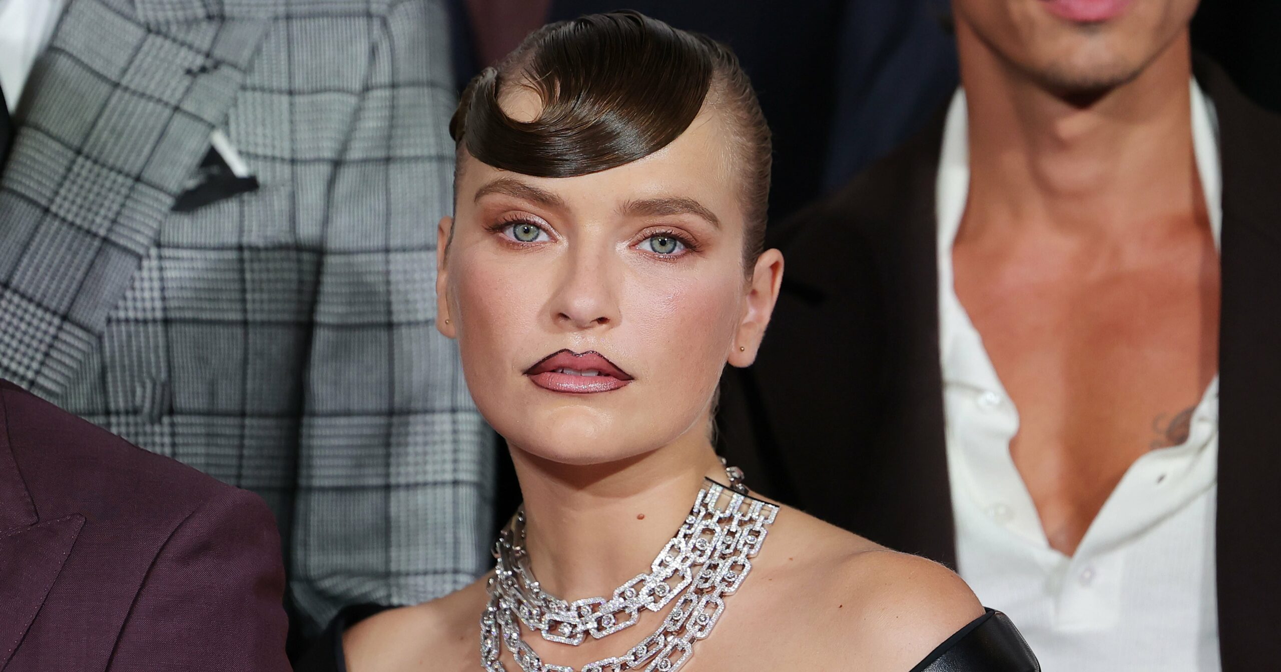 “dollop”-bangs-are-the-celebrity-loved-trend-taking-over-award-season