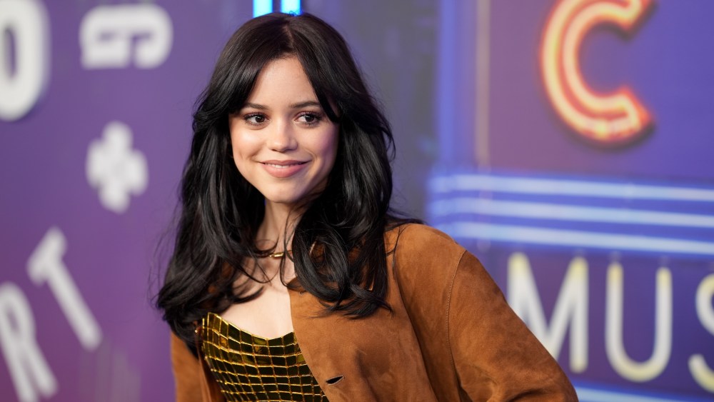 jenna-ortega-puts-a-disco-spin-on-the-skirt-suit-in-versace-at-‘snl-50:-the-homecoming concert’