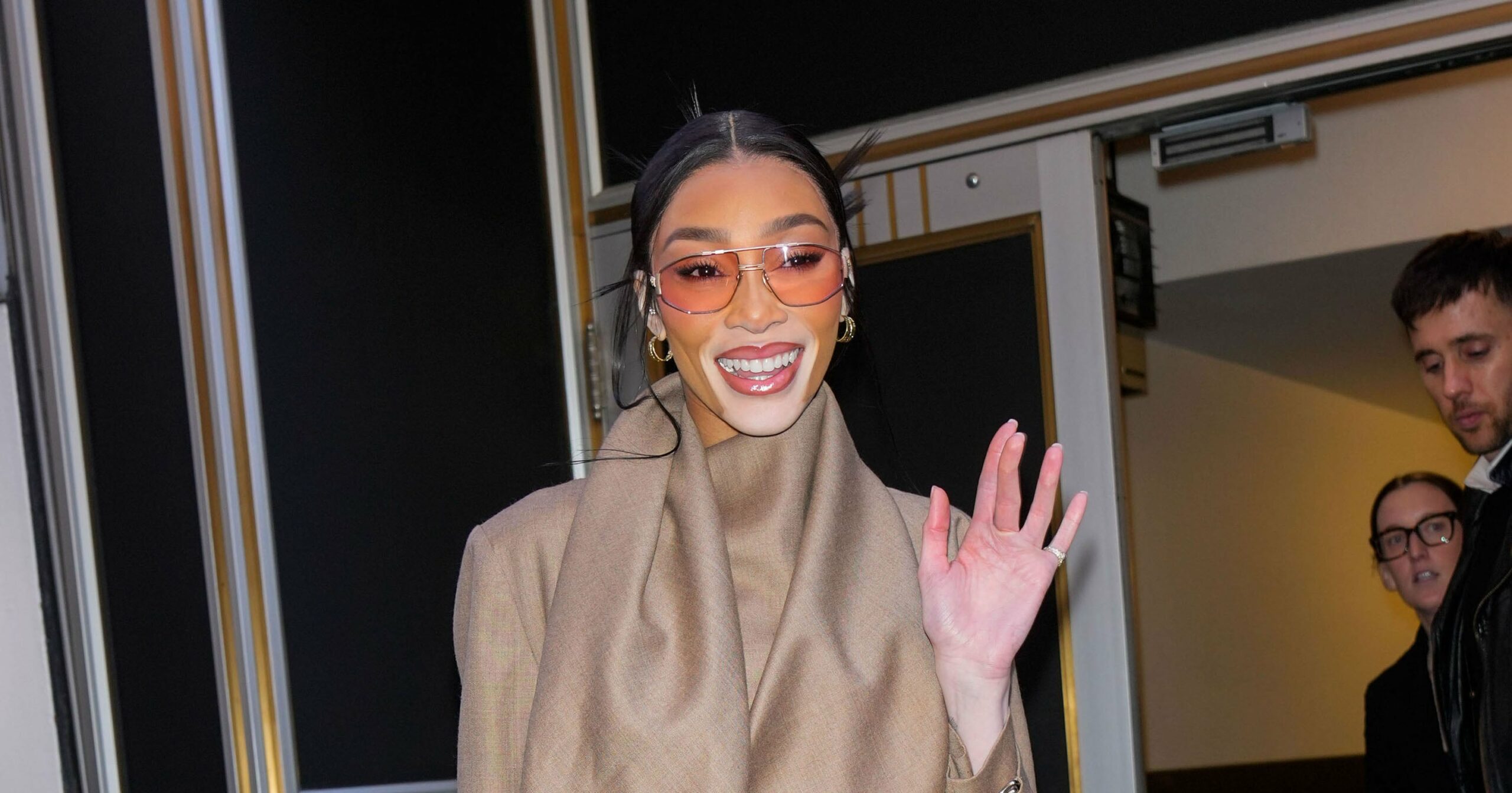 winnie-harlow’s-engagement-nails-match-the-vibe-of-her-stunning-ring