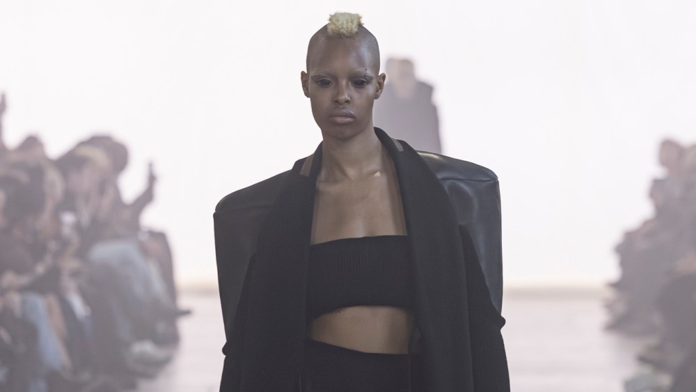 rick-owens-women’s-fall-2025:-dressing-for-an-‘industrial-life’