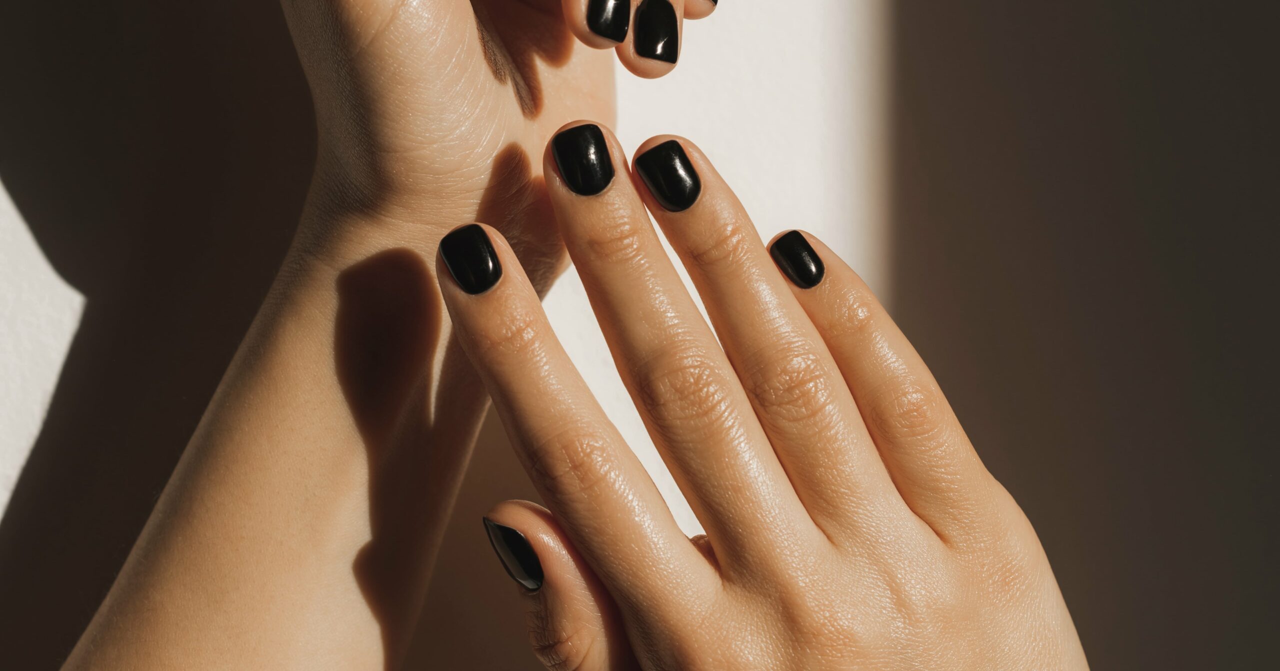japanese-gel-manicures-are-trending,-and-you-don’t-need-a-plane-ticket-to-try-them