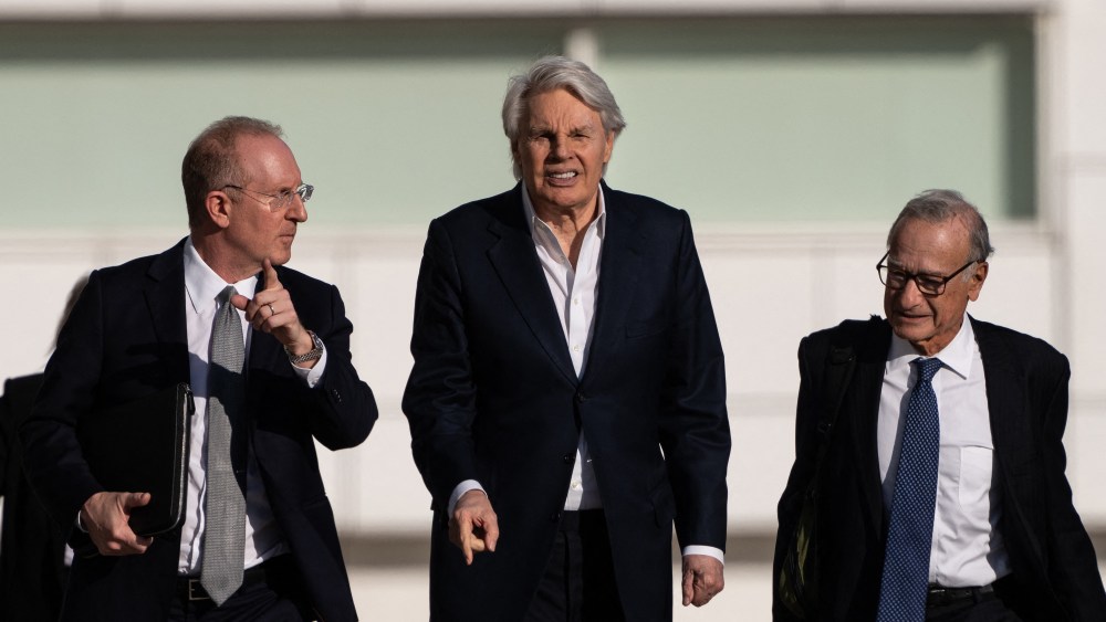 ex-abercrombie-&-fitch-ceo-mike-jeffries-mentally-unfit-to-stand-trial,-per court