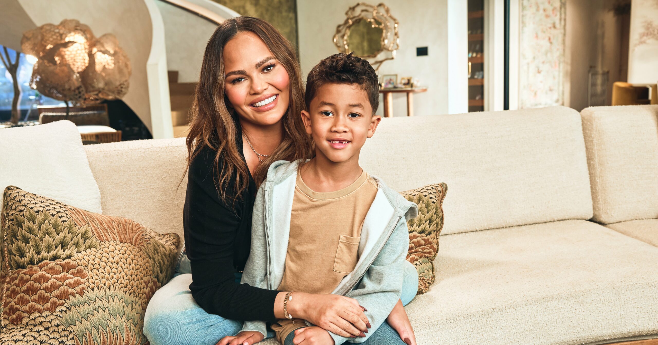 chrissy-teigen-opens-up-about-her-family’s-overwhelming-journey-with-type-1-diabetes