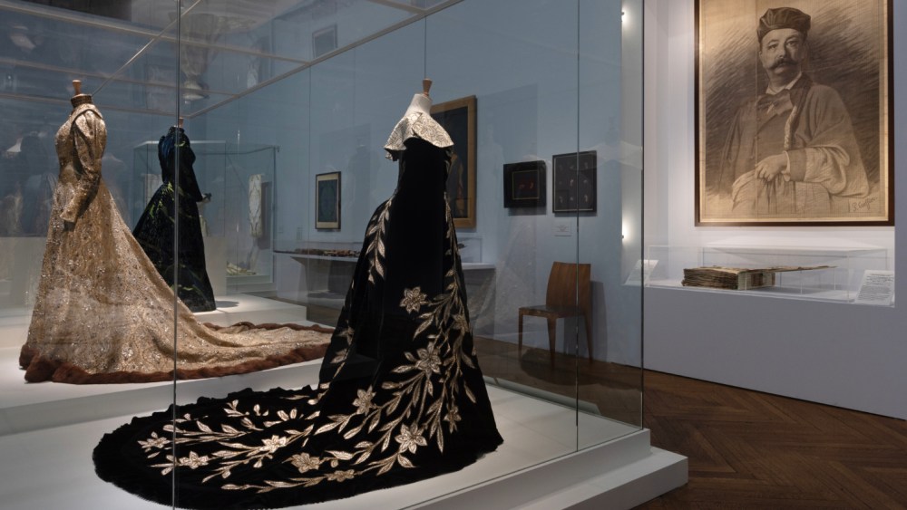 paris-exhibition-celebrates-the-gilded-age-glamour-of-the-founder-of-haute couture