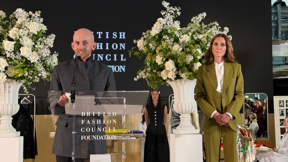kate-middleton-honors-patrick-mcdowell with-queen-elizabeth-ii-british design award