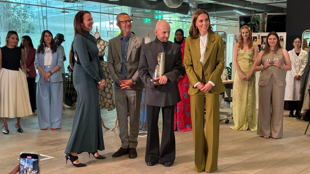 kate-middleton-wears-victoria-beckham-for-queen-elizabeth-ii-british design award