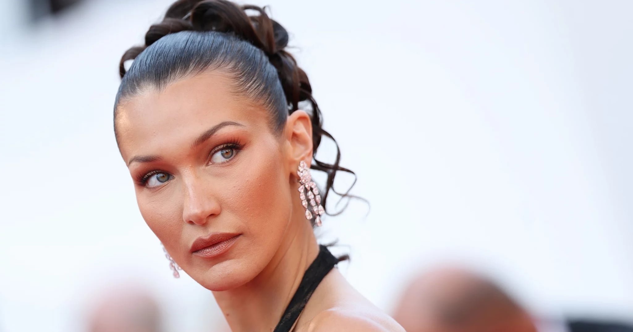 bella-hadid’s-new-“syrup-blond”-hair-screams-summer